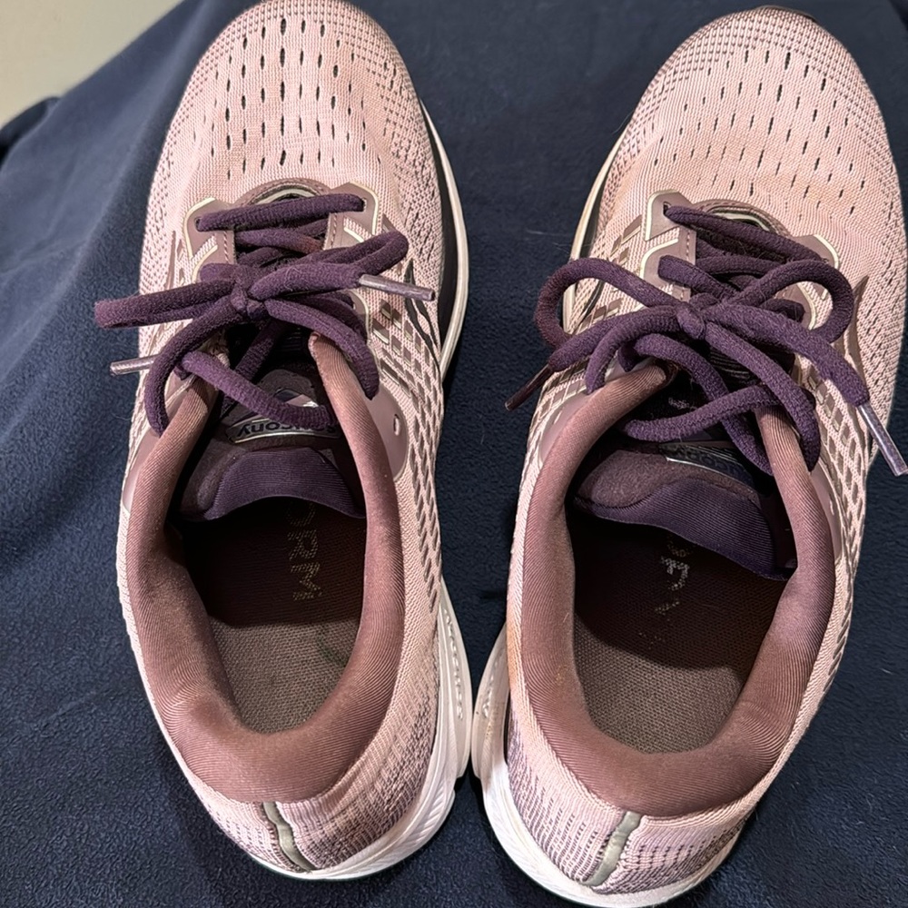 Saucony sneakers lavender with purple